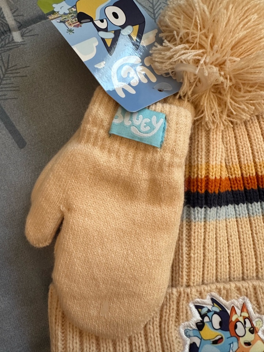 NWTS Bluey Toddlers Pom Beanie & Mittens Set - Light Beige w/Stripes Sz 2T-5T - Picture 2 of 6